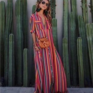 Button-Down Maxi Dress.  Front pockets.  Size L